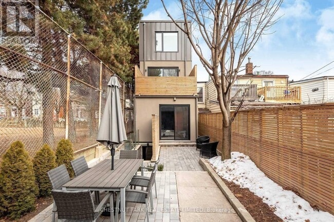 Building Photo - 132 Shaw St