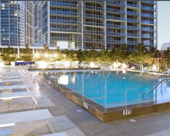 Foto del edificio - 465 Brickell Ave