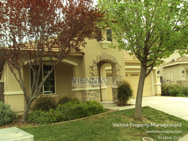 Building Photo - Cute 2 Bedroom Home in Gated Community