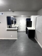Building Photo - 1102 W Cochise Dr