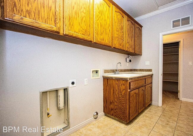 Building Photo - 4 br, 2 bath House - 10411 Panther Falls Ave