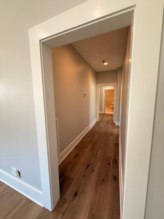 Building Photo - Fully Updated 3BR Home with Quartz Counters & Fenced Yard