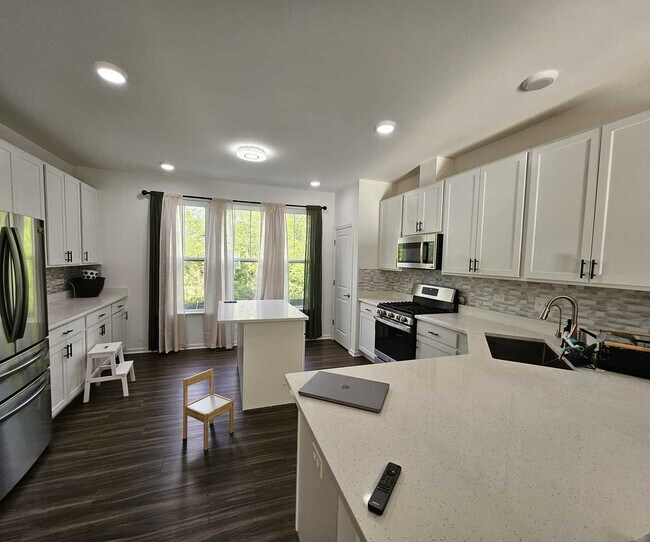 Building Photo - 516 Wolverine Dr