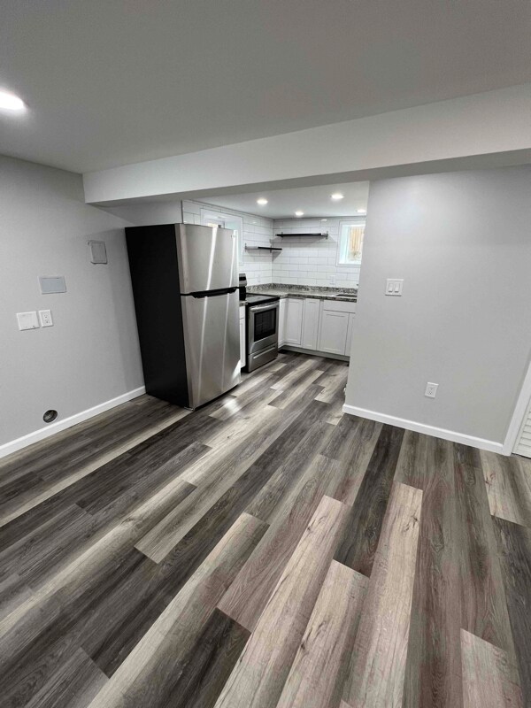 Building Photo - 74 Romar Ave