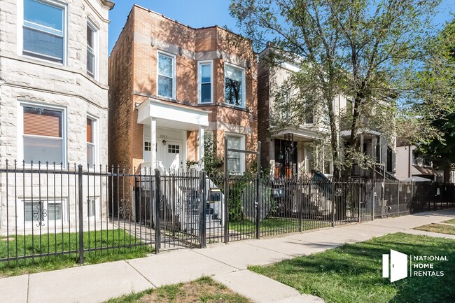 Building Photo - 2835 N Albany Ave