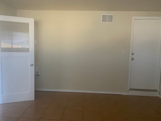 Entrance into Bedroom - 500 Hawthorne Ave