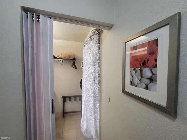 Foto del edificio - Studio, 1 bath Condo - 7150 North Tamiami ...