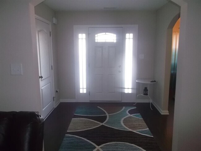 Building Photo - 901 Merlin Ct