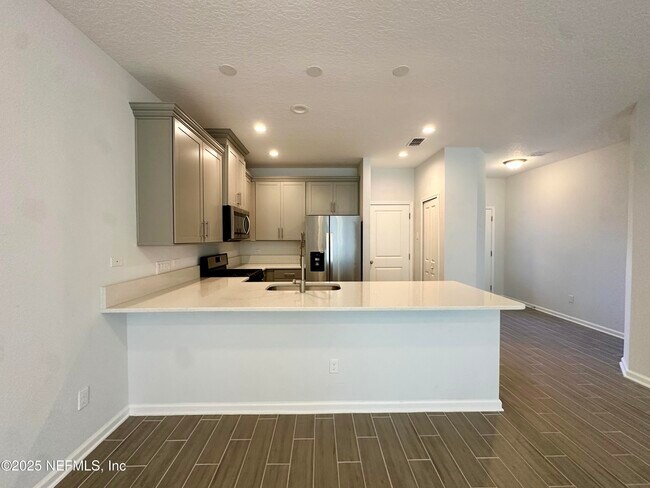 Foto del edificio - 215 Pine Bluff Dr