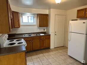 Building Photo - 42 Crescent Dr