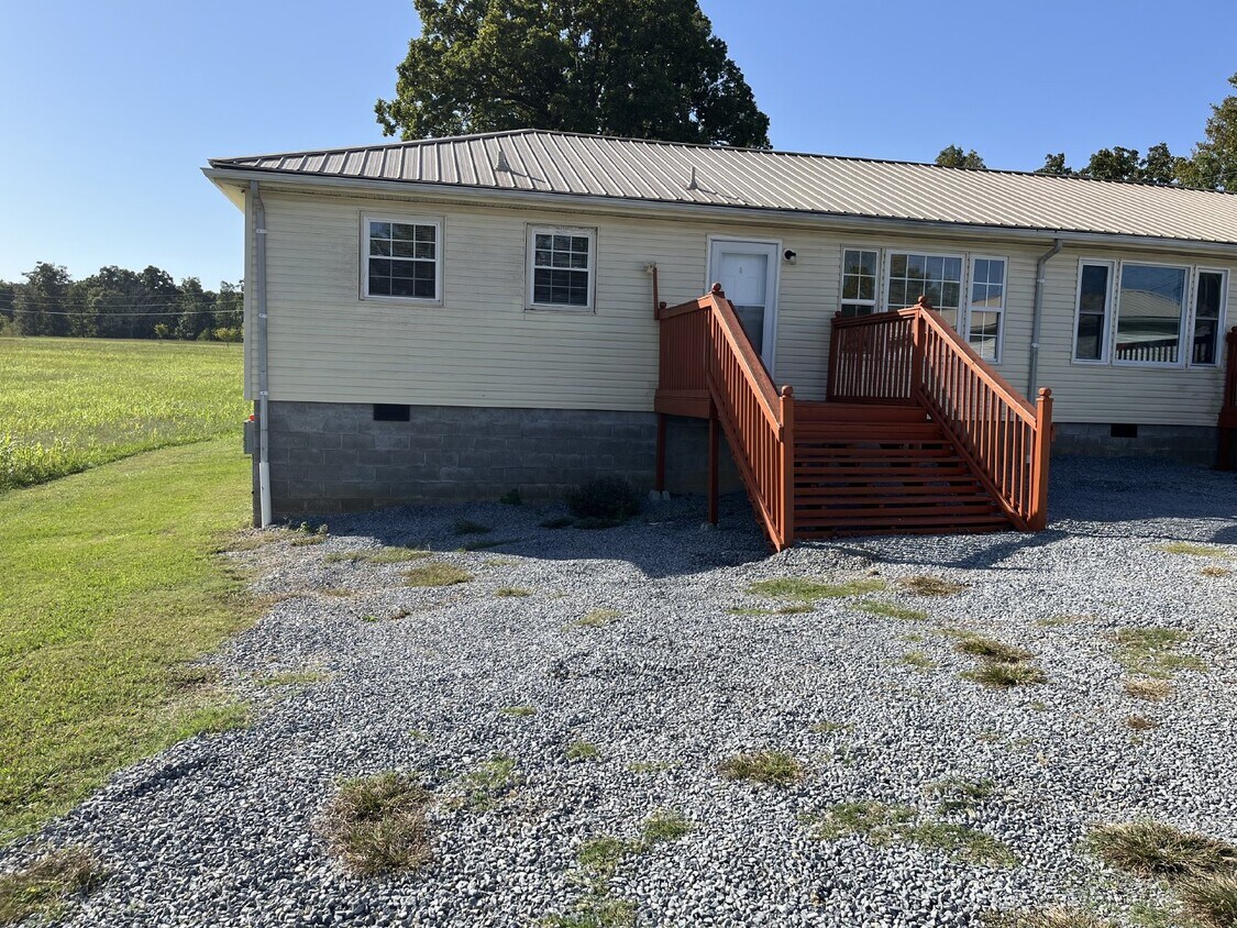 Primary Photo - "Cozy 840 Sq Ft Duplex Retreat in Scenic F...