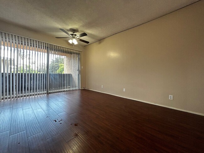 Foto del edificio - 882 N Los Robles Ave