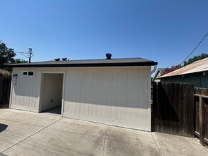 Building Photo - 20 Follett St