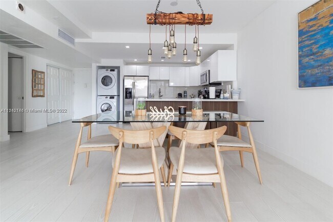 Foto del edificio - 19370 Collins Ave