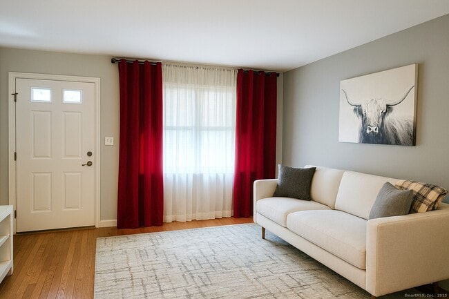 Foto del edificio - 48 Strawberry Hill Ave