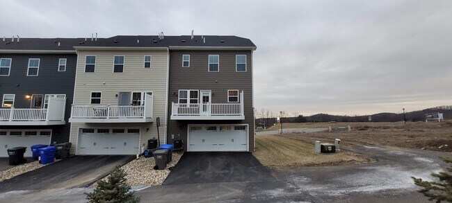 Building Photo - Luxury, Location, and Convenience. 2-year-...