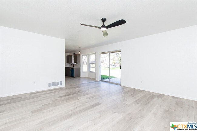 Foto del edificio - 1609 Hughes Ave