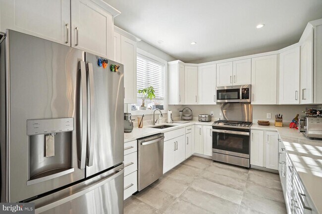 Building Photo - 1555 Rivertown Pl