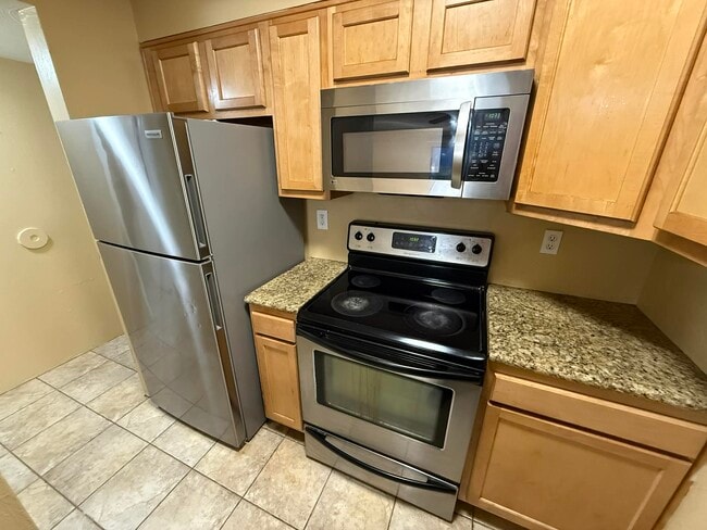 Building Photo - 931 N Euclid Ave