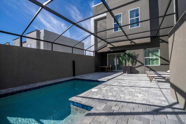 Building Photo - 2501 Santorini Dr
