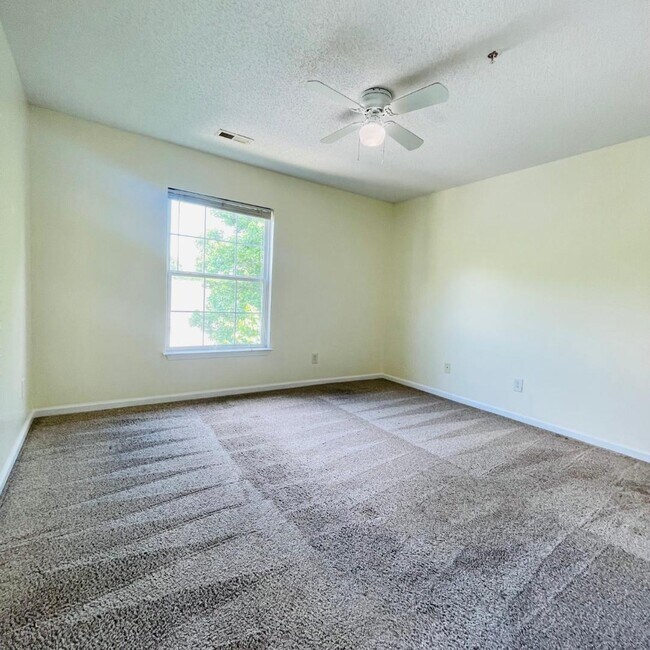 Foto del edificio - 903 Hanahan Ct