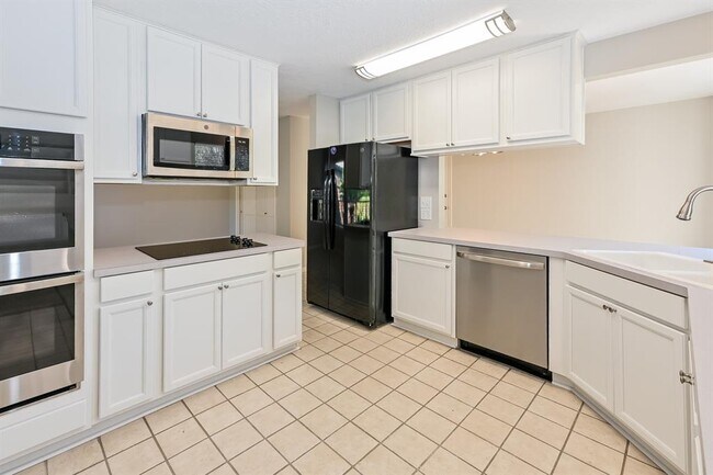 Building Photo - 5893 Southern Hills Dr