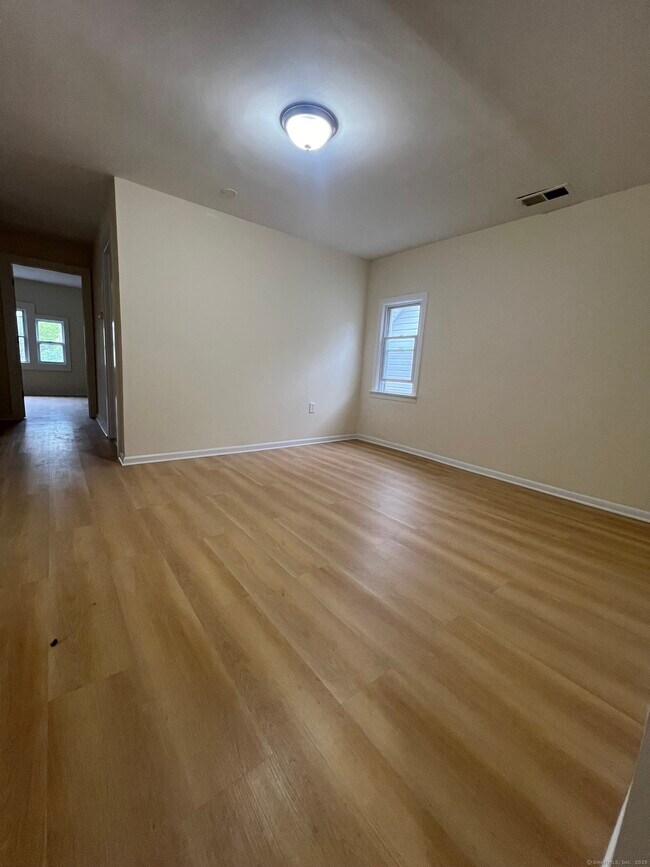 Foto del edificio - 1003 Howard Ave