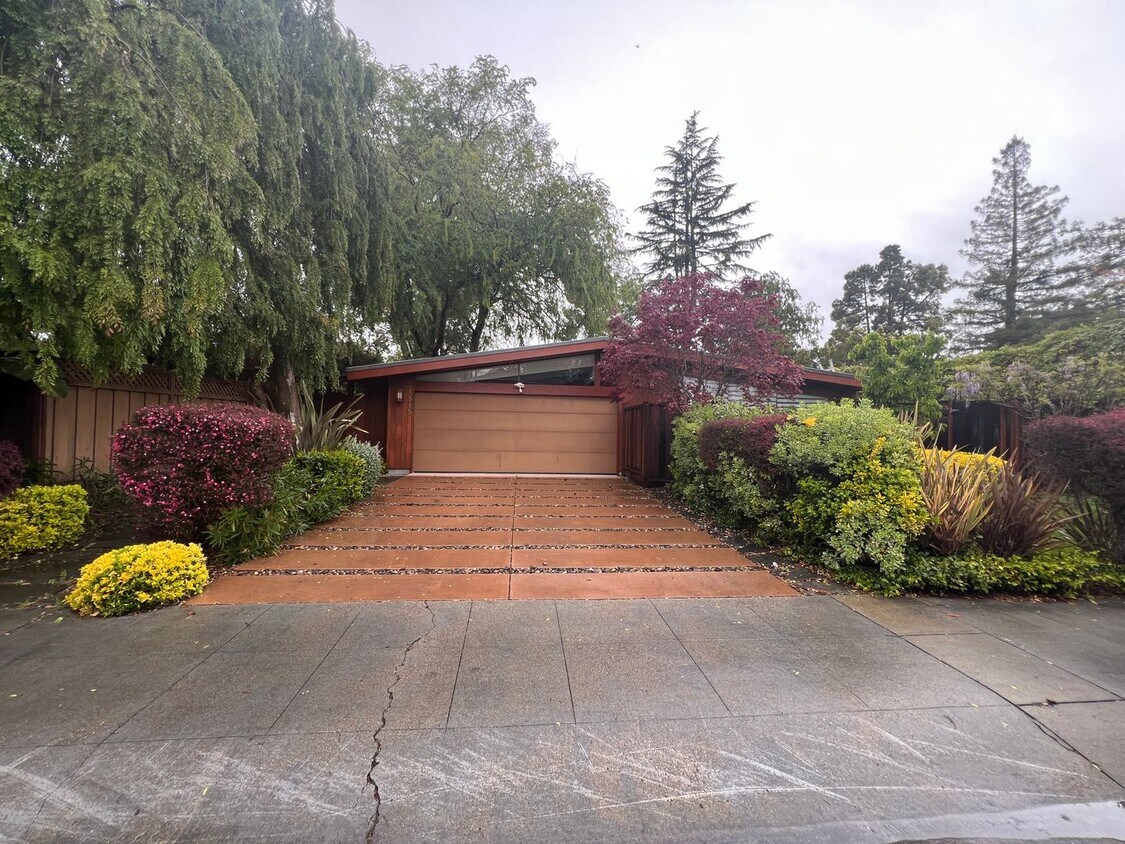 Foto principal - Palo Alto House (3 Beds / 2 Bath) with Ext...