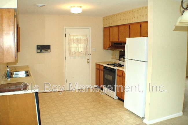 Building Photo - 3765 Pleasant Valley Rd
