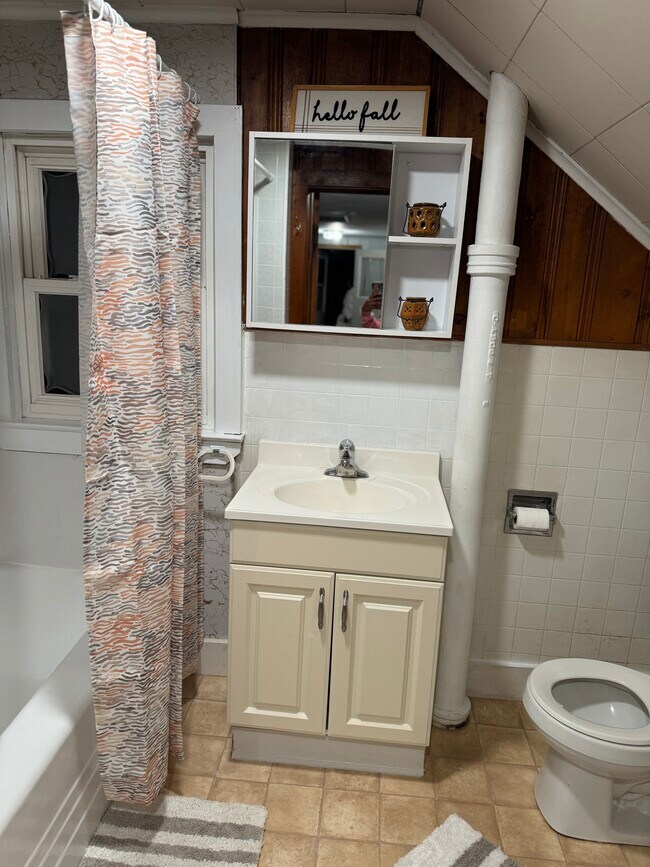 Foto del edificio - 618 Leonard Ave