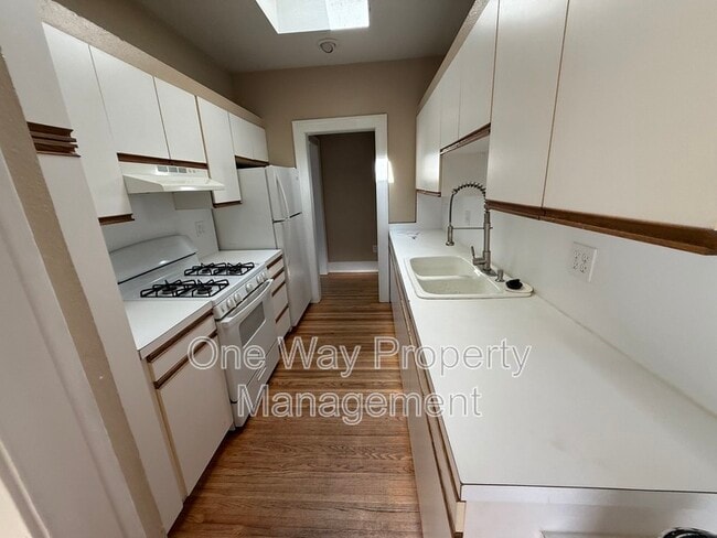 Building Photo - 804 11th St