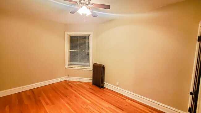 Building Photo - 4856 W Dakin St