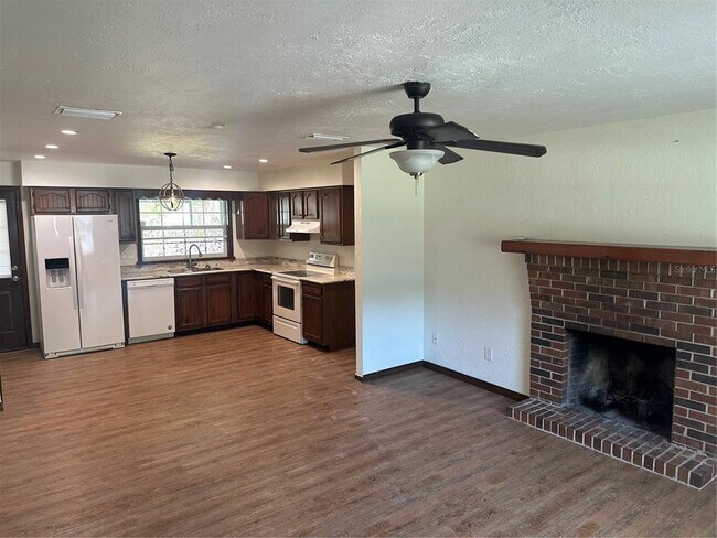 Foto del edificio - 5741 NE 4th Pl