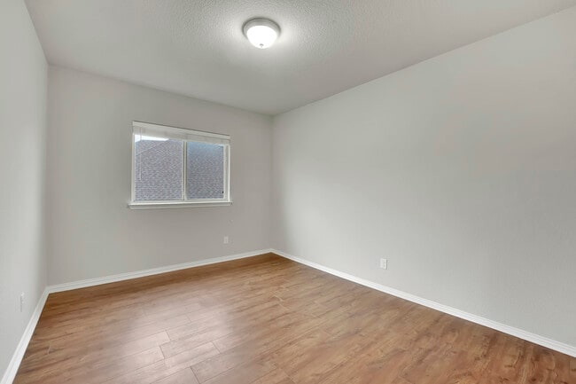 Building Photo - 1549 Sonnet Dr