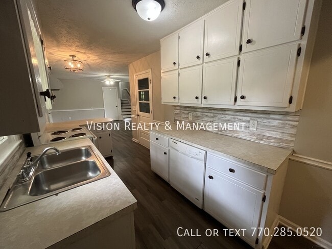 Foto del edificio - 153 Carroll Cir