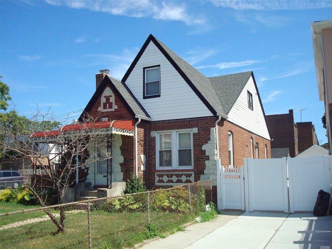 Primary Photo - 202-20 Murdock Ave