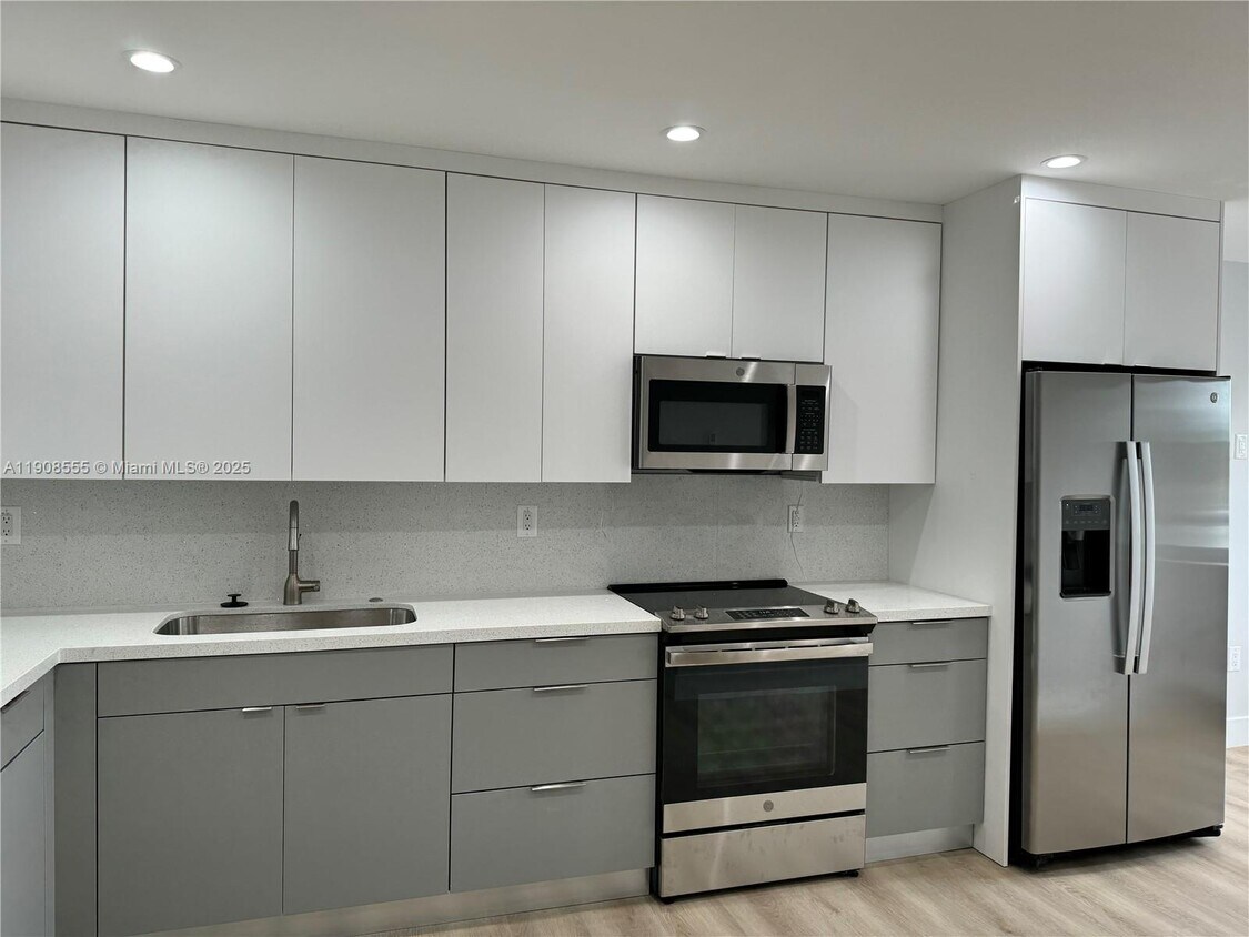 Foto principal - 161 Bentley Dr