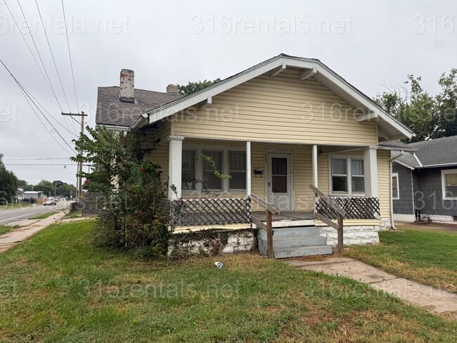 Building Photo - $875 - 2 bedroom / 1 bathroom - Single Fam...