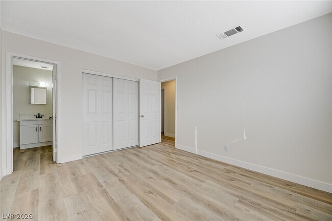 Foto del edificio - 893 W Bartlett Ave
