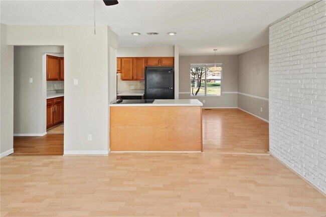 Building Photo - 222 Pleasant Grove Ave