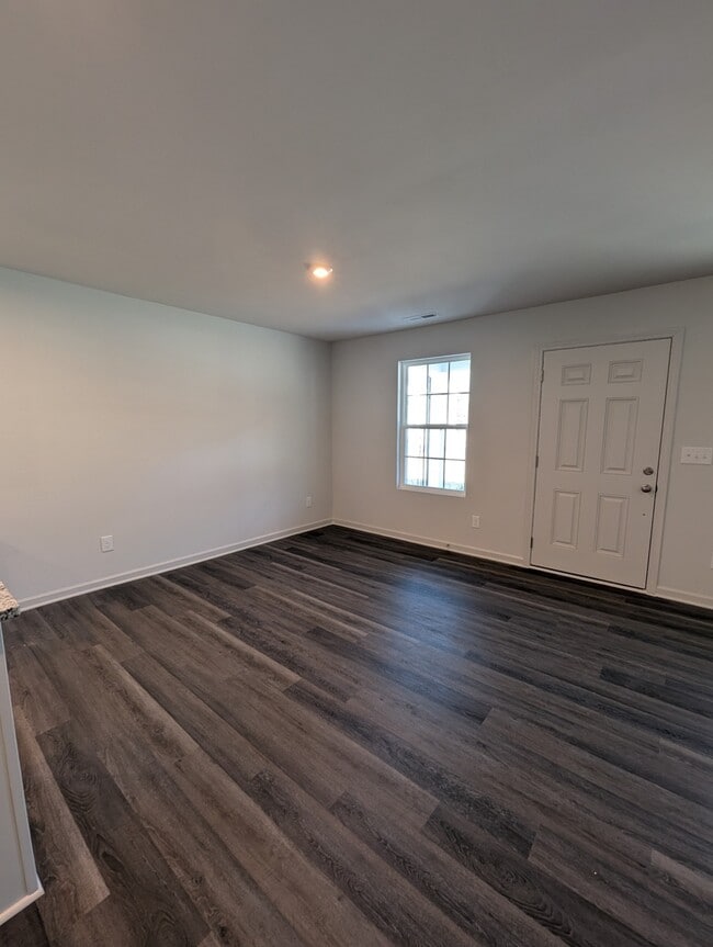 Foto del edificio - 6717 Hardwick Ln