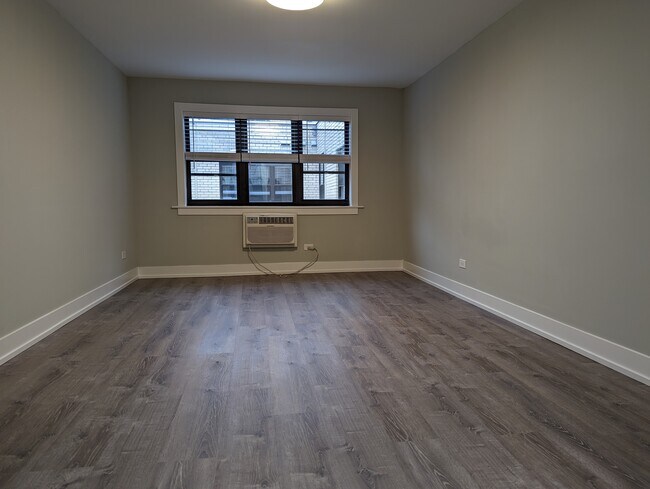 Building Photo - 507 W Barry Ave