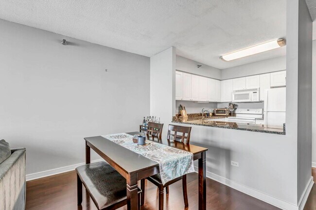 Foto del edificio - 512 N McClurg Ct