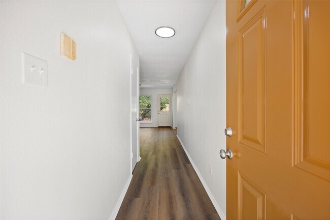 Foto del edificio - 8343 Carriage Creek Dr