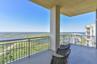 Building Photo - 801 E Beach Dr