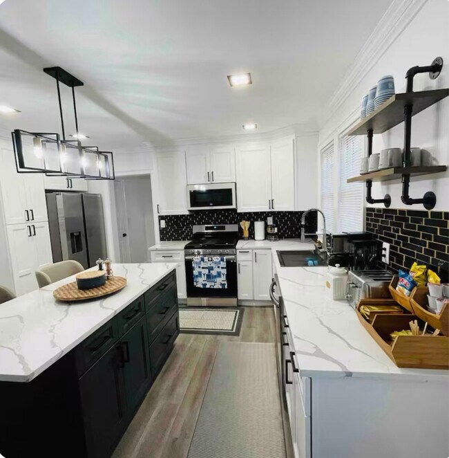 Foto del edificio - 14 Roosevelt Ave