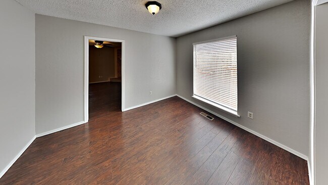 Foto del edificio - Beautiful 3 Bedroom 2 Bath Home with Storm...
