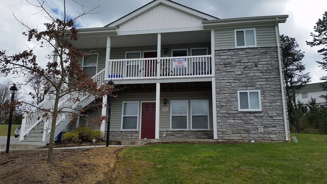 1903 Tabor Village Drive, Blacksburg, VA 24060 1903 Tabor Village