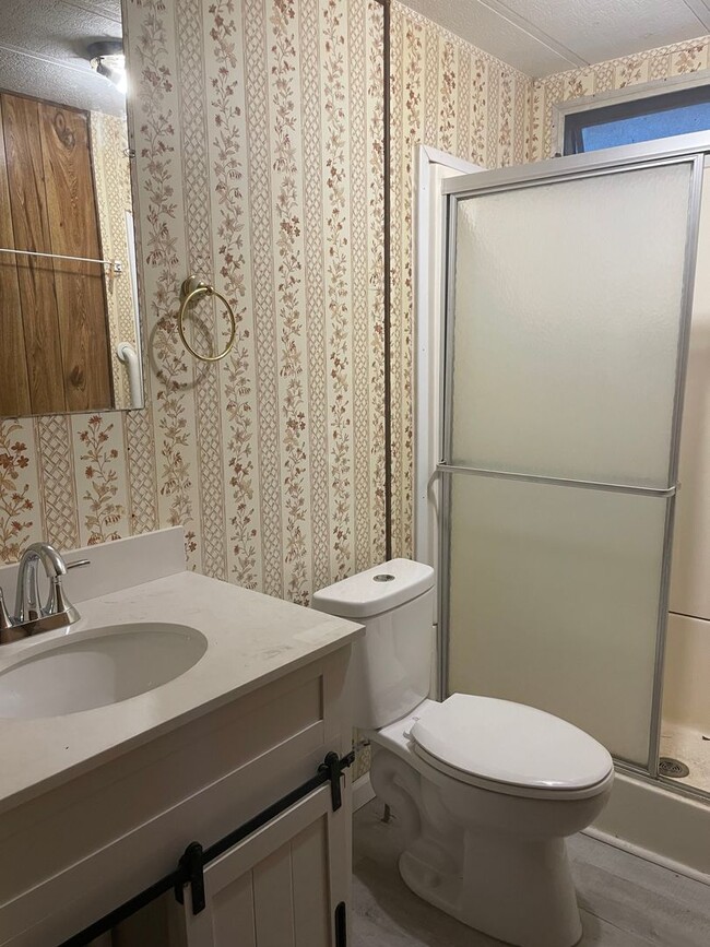 Foto del edificio - 3bed/2bath mobile home with private gate, ...