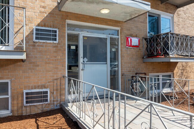 Entrada - Waldemar Ave